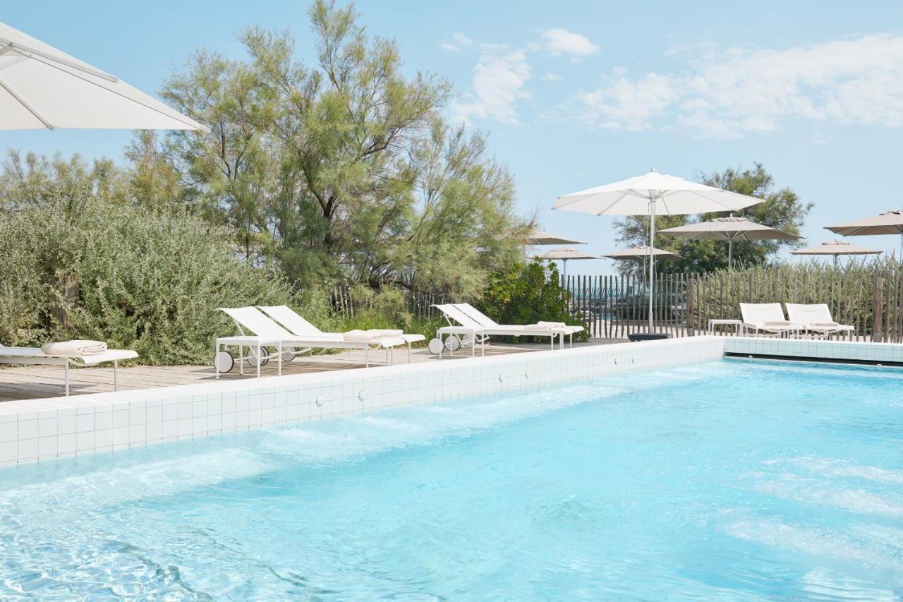 Hotel Plage Palace & Spa Palavas-les-Flots Exterior foto The swimming pool at the hotel