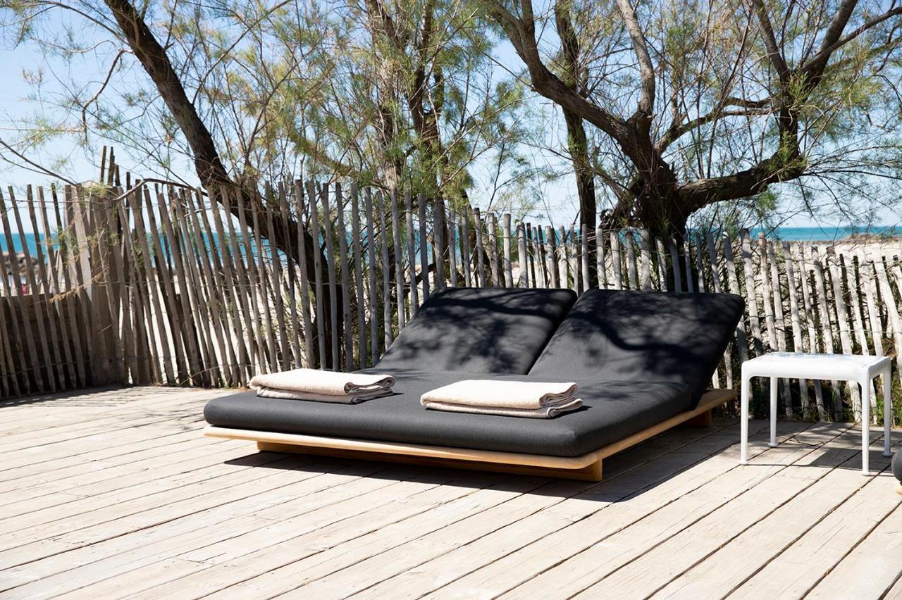 Hotel Plage Palace & Spa Palavas-les-Flots Exterior foto The deck at the beach