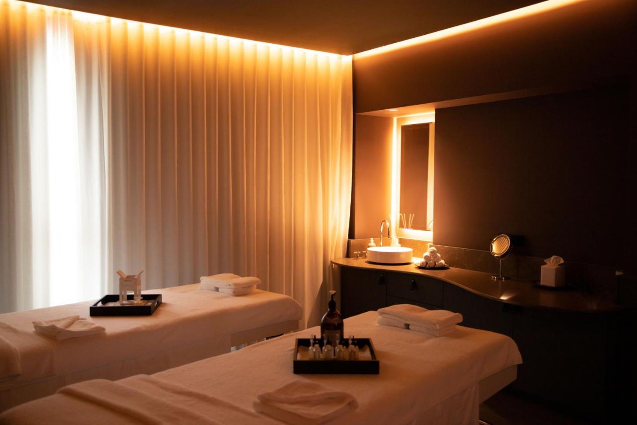 Hotel Plage Palace & Spa Palavas-les-Flots Exterior foto A treatment room at The Spa at The Landmark, Hong Kong