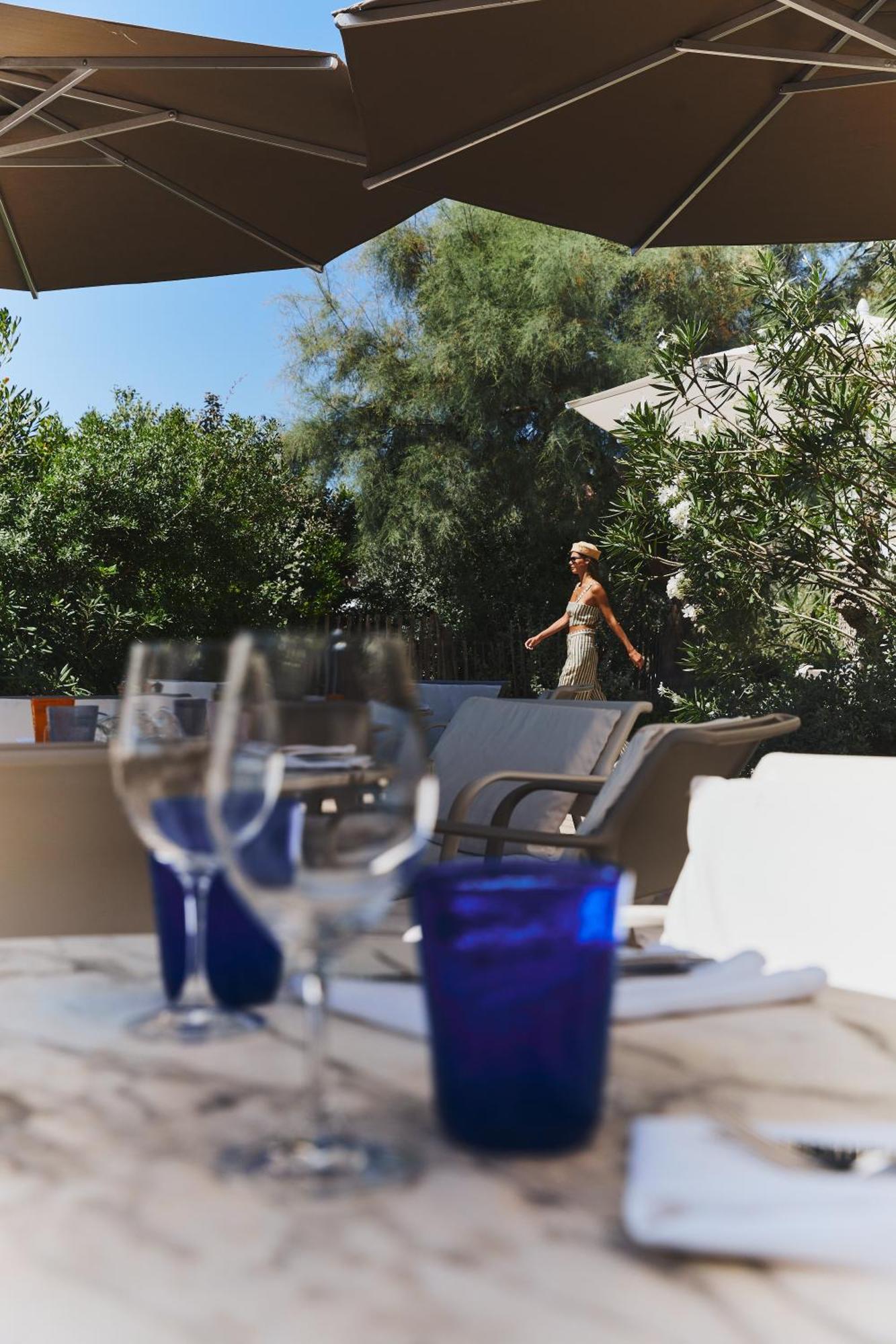 Hotel Plage Palace & Spa Palavas-les-Flots Exterior foto The pool at the hotel