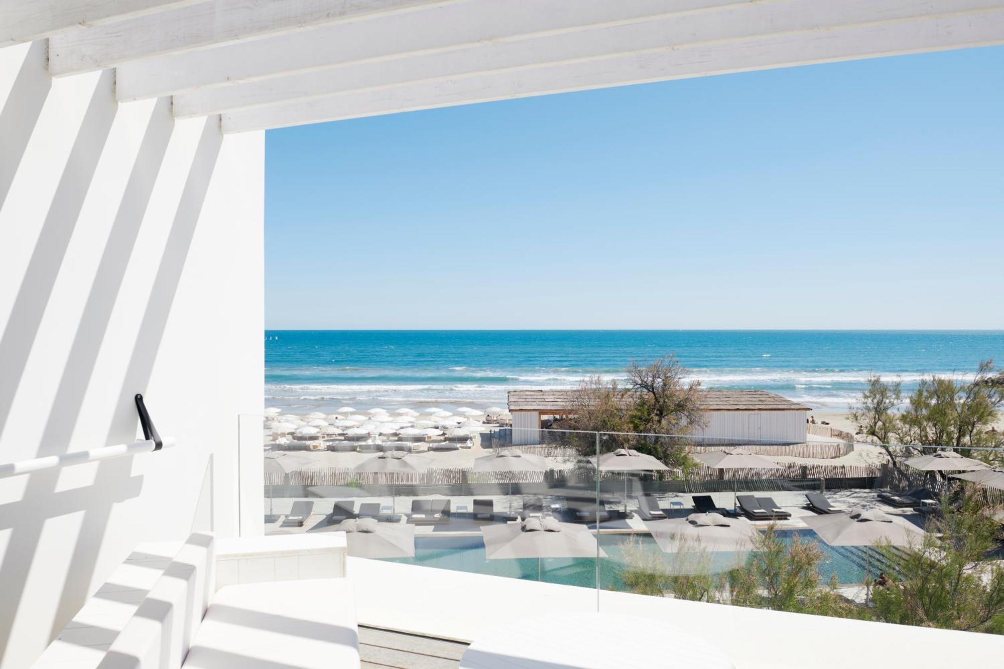 Hotel Plage Palace & Spa Palavas-les-Flots Exterior foto View of the beach from the hotel