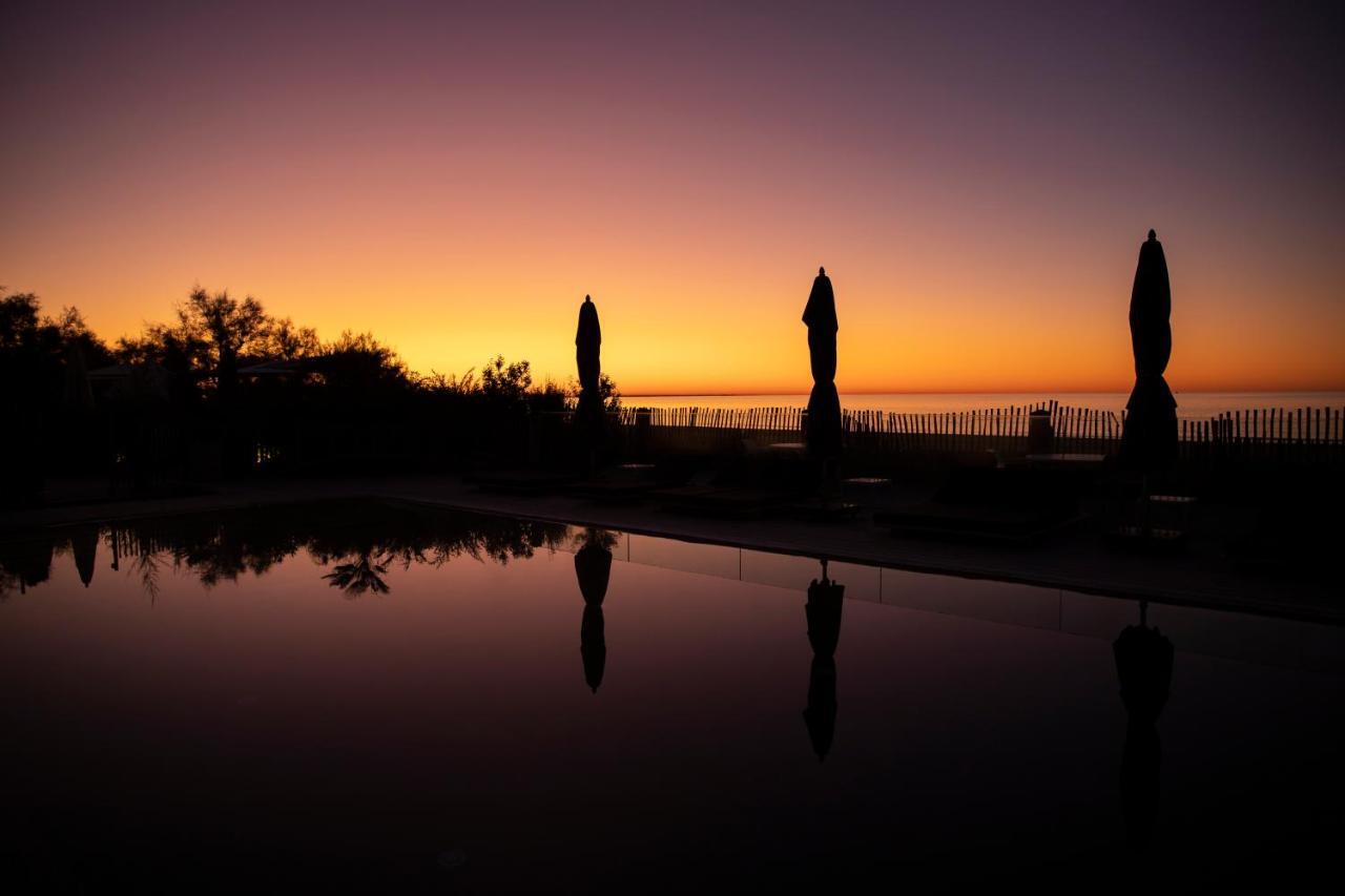 Hotel Plage Palace & Spa Palavas-les-Flots Exterior foto Sunset at the San Diego Veterans Memorial Cemetery
